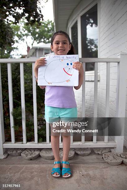 little girl holding drawing - rechtschreibfehler stock-fotos und bilder