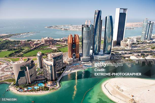 famoso-céus em abu dhabi - persian gulf countries imagens e fotografias de stock