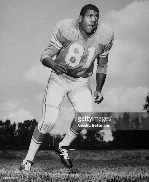 The Detroit Lions of the National football League cut three players on September 7th, including veteran defensive back Dick Lane, shown in this 1964...