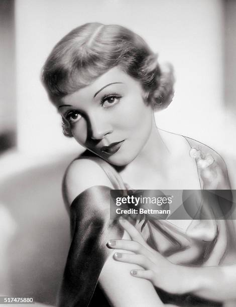 PARAMOUNT PICTURES STAR CLAUDETTE COLBERT UNDATED PUBLICITY STILL.