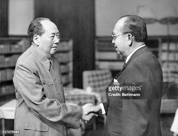Chairman Mao Tsetung Meets Malaysian prime minister Razak. Chairman Mao Tsetung met and had a friendly and frank talk on May 29 afternoon with...