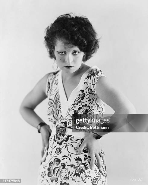 CLARA BOW , AMERICAN ACTRESS.UNDATED PHOTOGRAPH.