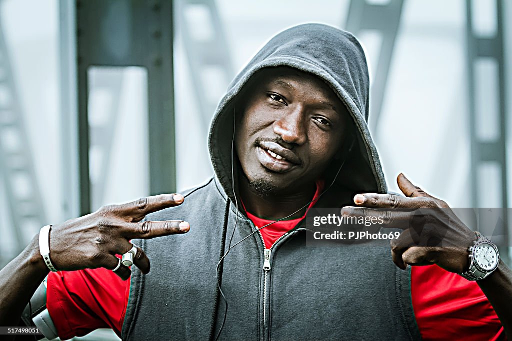 Junge rapper auf den iron bridge