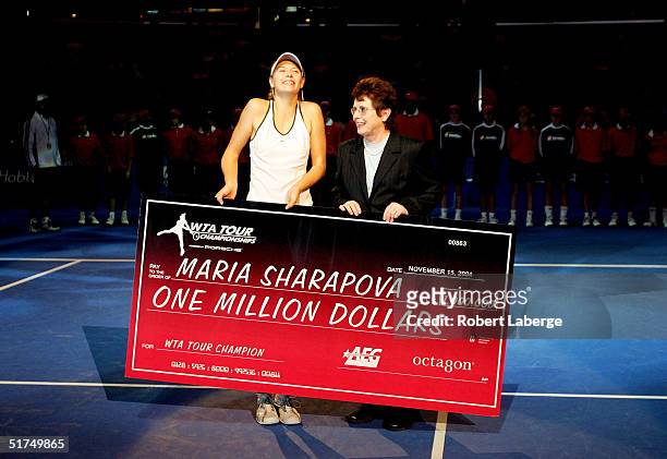 Maria Sharapova of Russia and tennis legend Billie Jean King pose with the million dollar check after Sharapova defeated Serena Williams in the...