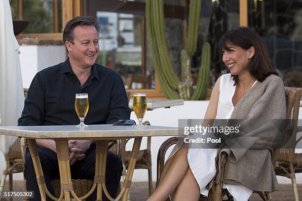 Britain's Prime Minister David Cameron and his wife Samantha pose for a photograph during their holiday on March 25, 2016 in Playa Blanca, Lanzarote,...