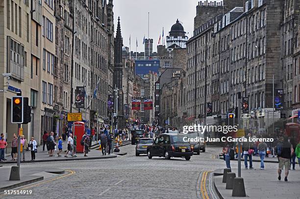 along the royal mile in edinburgh - royal mile stock pictures, royalty-free photos & images