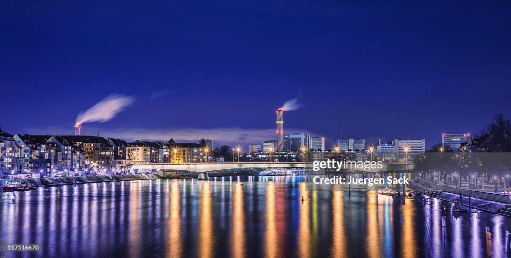 Nacht über Basel und Blick auf den Rhein