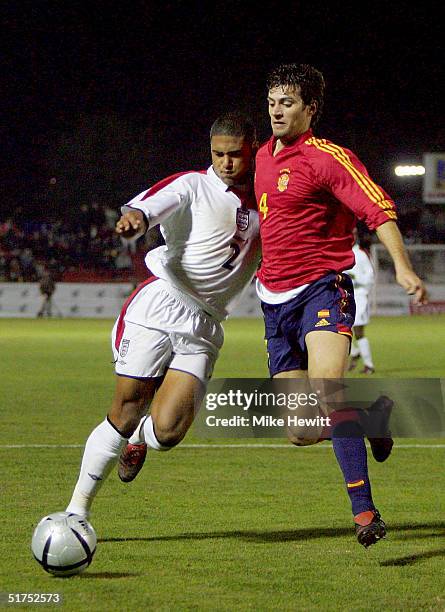 De HENARES- SPAIN Glen Johnson of England battles for the ball with Jarque of Spain during the International Friendly match between Spain U21's and...