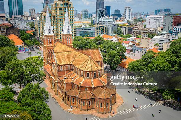 saigon notre dame cathedral in the morning - ho chi minh city stock-fotos und bilder