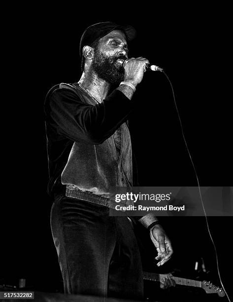 Howard Frankie Beverly Photos And Premium High Res Pictures - Getty Images
