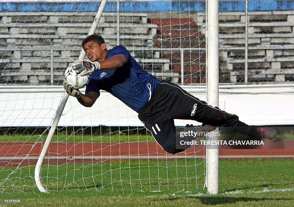 Misael Alfaro, portero de la seleccion d