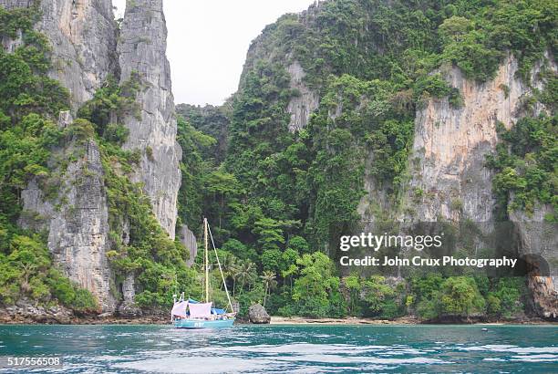 ko phi phi lee island - ko phi phi lee stock pictures, royalty-free photos & images