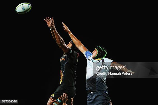 Taleni Seu of the Chiefs competes in the lineout with Adam Coleman of the Force during the round five Super Rugby match between the Chiefs and the...