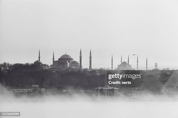 istanbul view in fog - bosphorus stockfoto's en -beelden