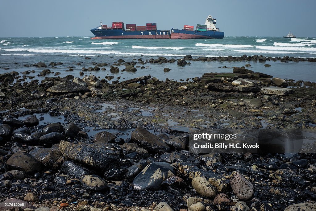Oil Spill Stains Taiwan Coast After Container Ship Runs Aground