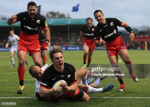 Chris Wyles of Saracens scores a try during the Aviva Premiership match between Saracens and Exeter Chiefs at Allianz Park stadium on March 26, 2016...