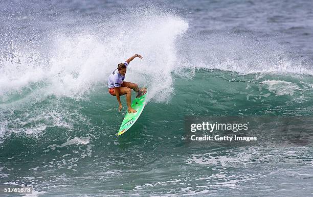 South African Heather Clark beat WCT ratings leader Sofia Mulanovich and wildcard Caroline Sarran in round one of the Roxy Pro Haleiwa on November...