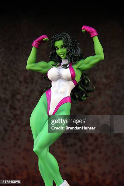 green frau - the avengers marvel comics stock-fotos und bilder