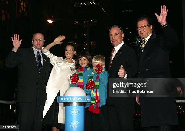 President of the U.S. Fund for UNICEF Charles J. Lyons, UNICEF volunteers, Mayor Michael Bloomberg, actress Sarah Jessica Parker, and actor Sir Roger...