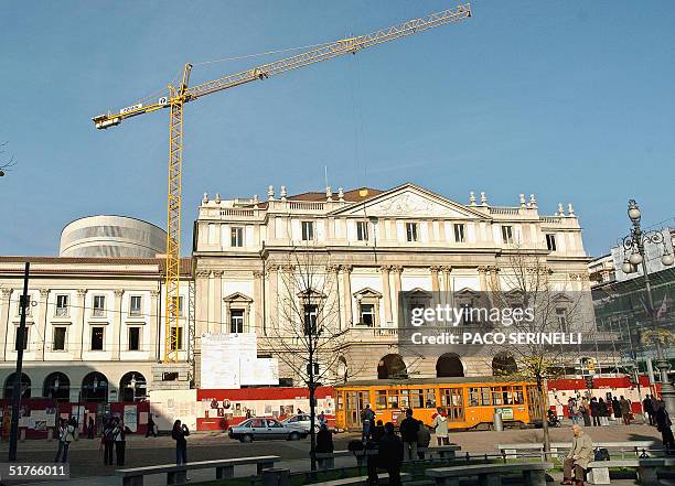 External view of the opera house La Scala in Milan, 19 Novembre 2004. After three years of renovation, the 18th century theater in the heart of Milan...