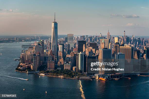 aerial of downtown manhattan, nyc - manhattan skyline photos et images de collection