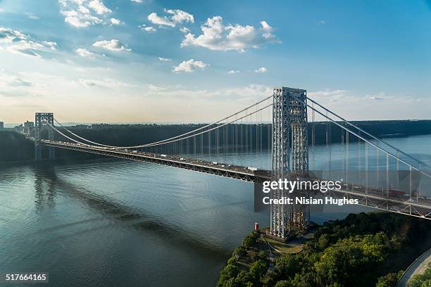 george washington bridge in daylight - hängbro bildbanksfoton och bilder