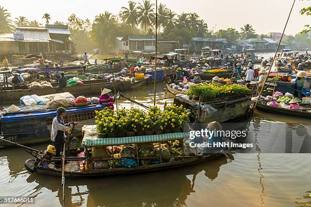 floating market at mekong delta - can tho bildbanksfoton och bilder