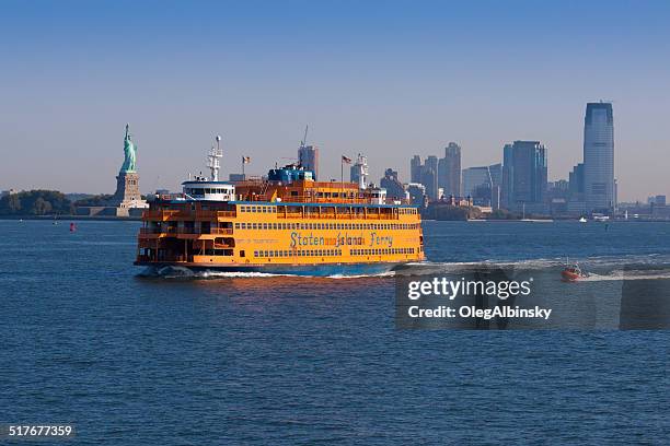 staten island ferry and statue of liberty, new york. - staten island ferry bildbanksfoton och bilder