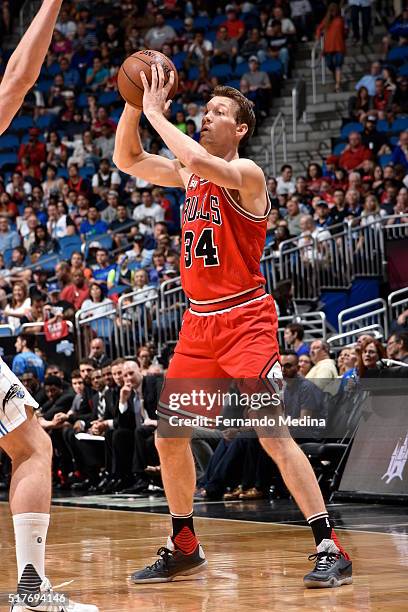 Mike Dunleavy of the Chicago Bulls handles the ball against the Orlando Magic on March 26, 2016 at Amway Center in Orlando, Florida. NOTE TO USER:...