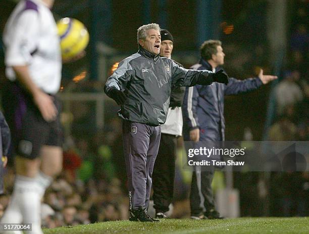 Manchester City manager Kevin Keegan shouts instructions during the Barclays Premiership match between Portsmouth and Manchester City at Fratton Park...