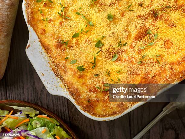 shepherds pie - meat pie stockfoto's en -beelden