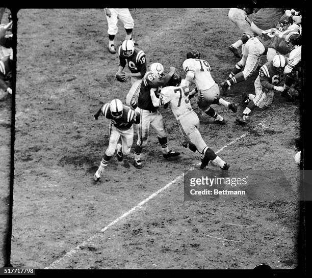Picture shows Baltimore Colts' Quarterback, Johnny Unitas , skirting his own Right End for a touchdown from the Giants' three-yard line in the fourth...