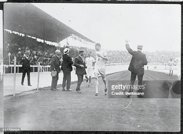 Olympic Games, London, England 1908. 1500 meter final, Melvin Sheppard.