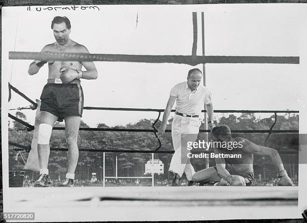 Der Moxie Gets Easy Victory on Comeback Trail. Frankfurt, Germany: Max Schmeling, former heavyweight champ of the world walks to a neutral corner...