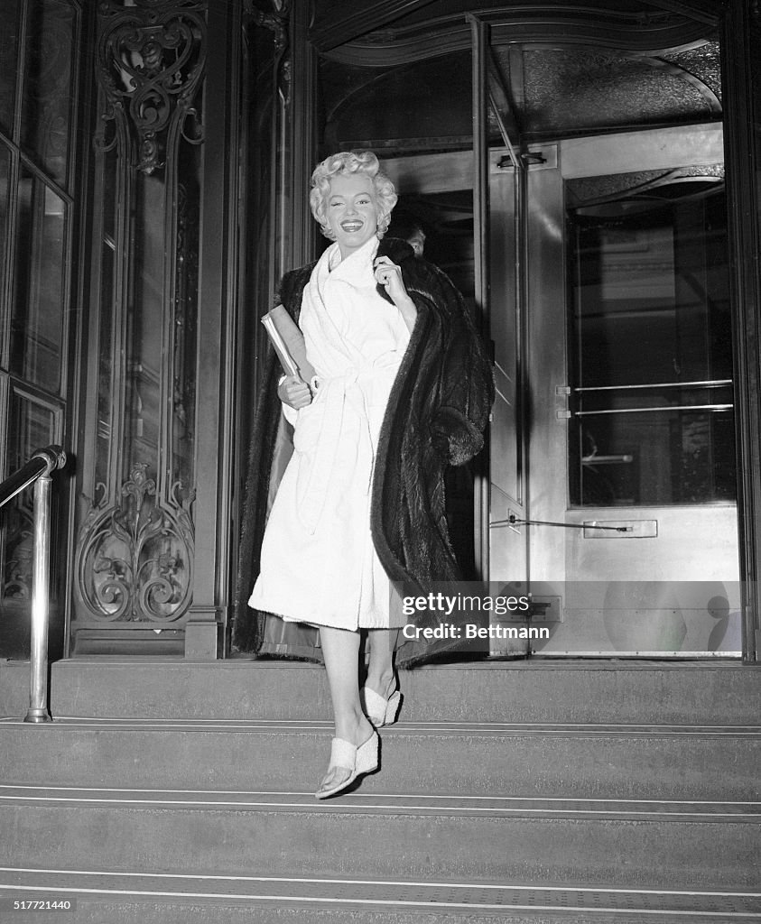 Marilyn Monroe Leaving her Hotel