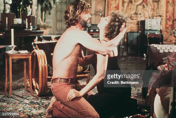 Kris Kristofferson and Barbra Streisand in a romantic scene from the Warner Brothers 1976 film, A Star is Born, directed by Frank Pierson.