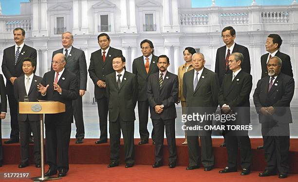 Chile's President Ricardo Lagos accompanied by the APEC members' leaders delivers a speech during the closing ceremony of the Asia-Pacific Economic...