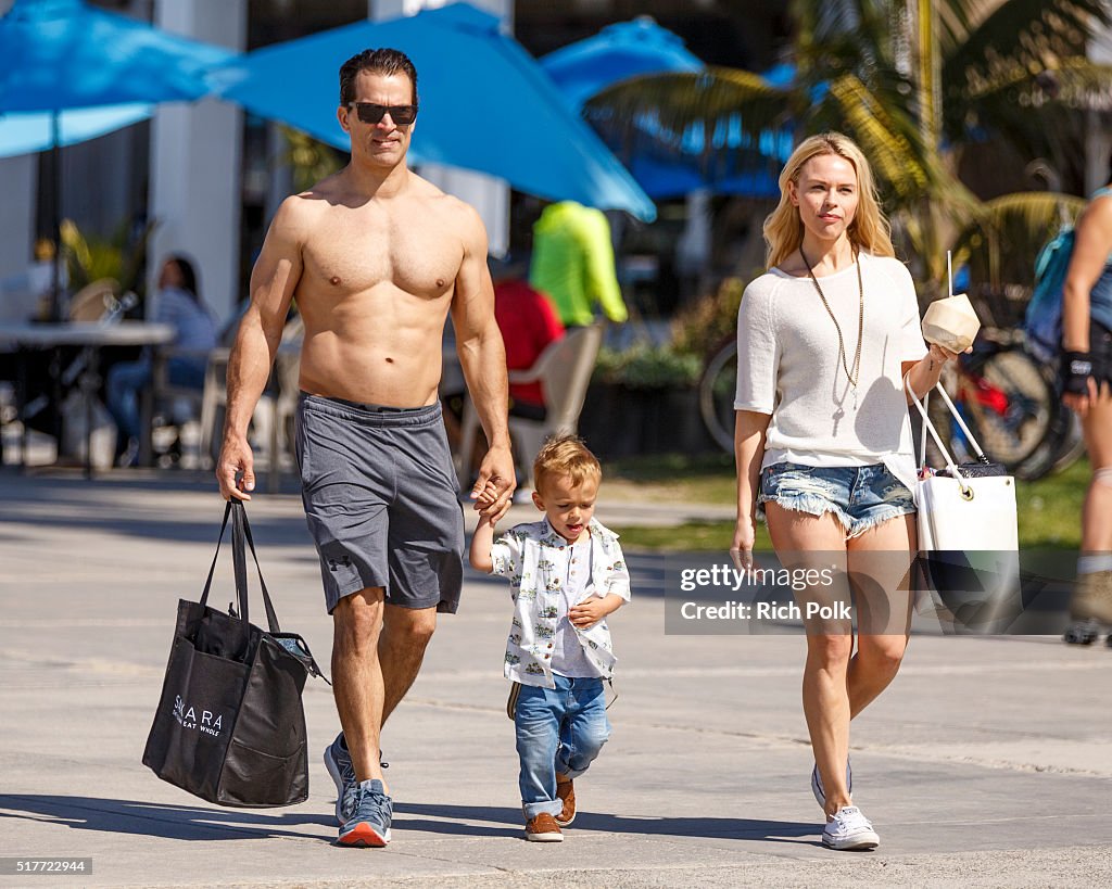 Johnathon Schaech Family Photo Shoot