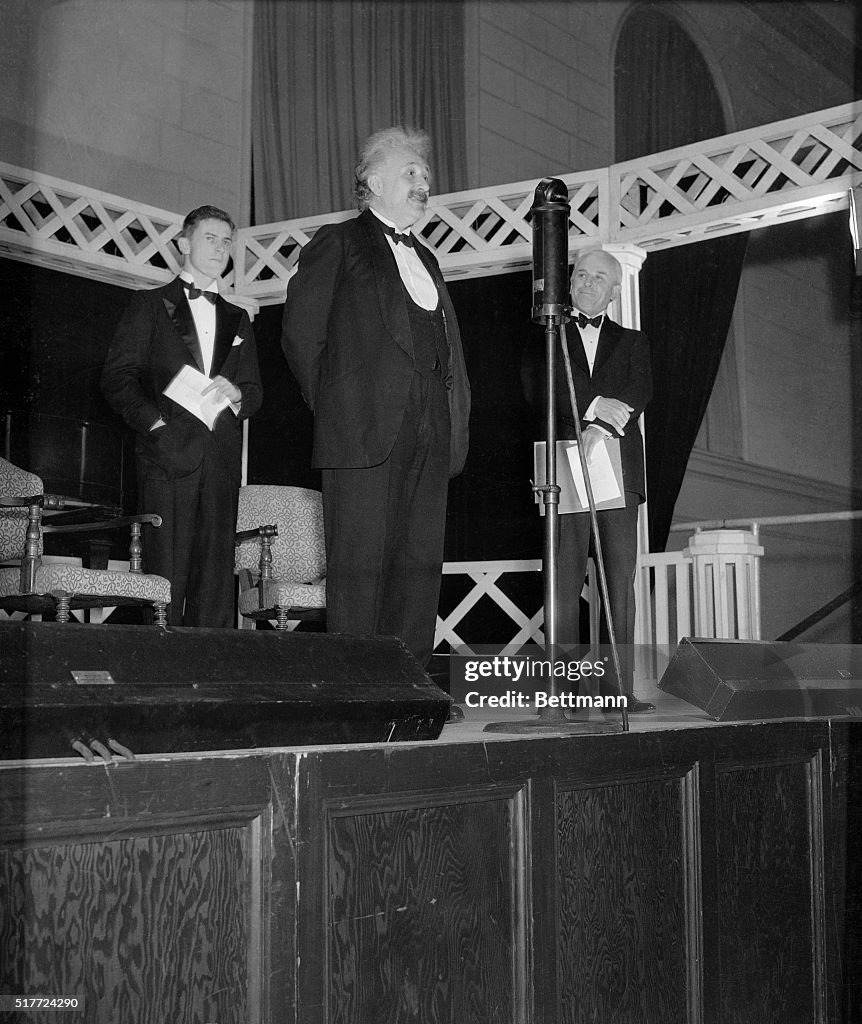 Einstein Gives Speech at CalTech