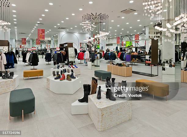 big fashion store in moscow - tienda de ropa fotografías e imágenes de stock