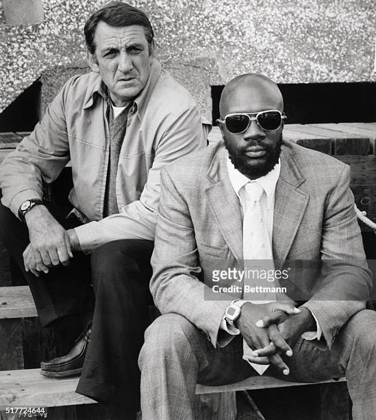 Isaac Hayes and Lino Ventura play an ex-cop and priest who solve a bank robbery.