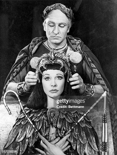 Laurence Olivier and wife Vivien Liegh in Shakespeare's "Anthony and Cleopatra."