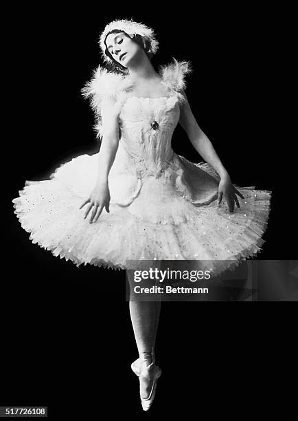 Anna Pavlova in the title role, "The Dying Swan.", circa 1914.