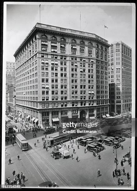 New York, NY: Fifth Avenue building at 23rd St., Broadway and Fifth Avenue. Photograph, late 1920's.