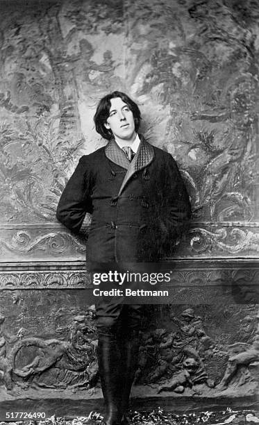 Oscar Wilde, Irish poet and dramatist . Photo by Sarony.