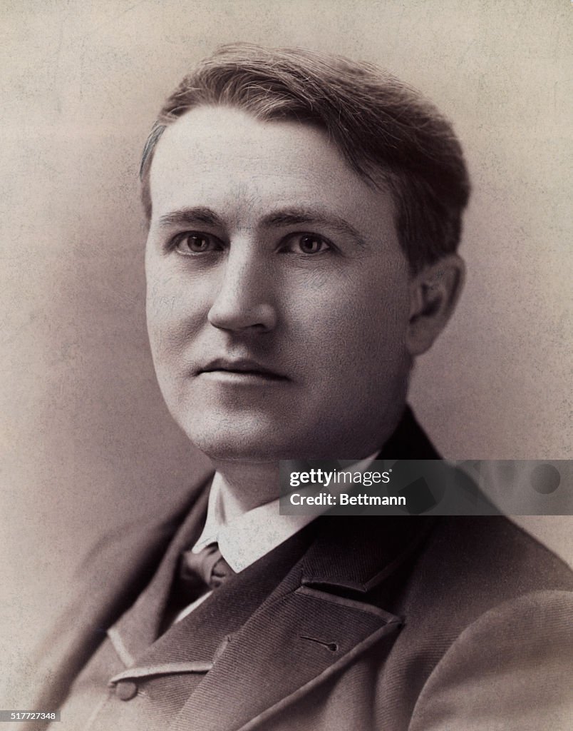 Edisonas Portrait of young American inventor Thomas Alva Edison . Undated ...