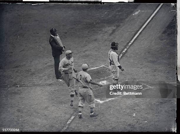 Jerome "Dizzy" Dean is shown crossing home plate on manager Frank Frisch's double in the third inning of the St. Louis Cardinals-Detroit Tigers World...