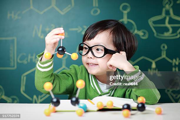 お子様用の化学ビンテージバー - 科学者　子供 ストックフォトと画像