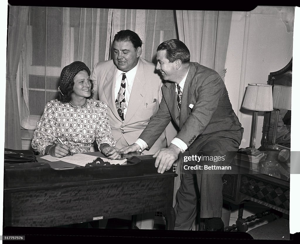 Babe Didrikson Signing Movie Contract