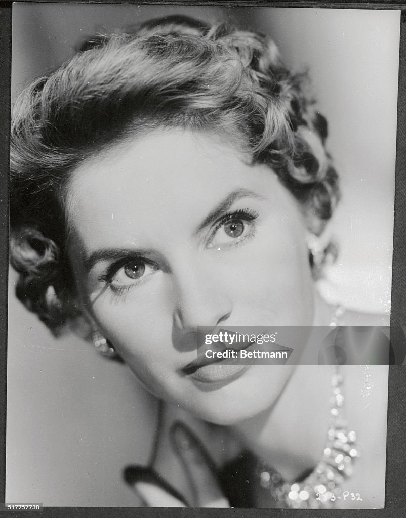 Portrait of Muriel Pavlow